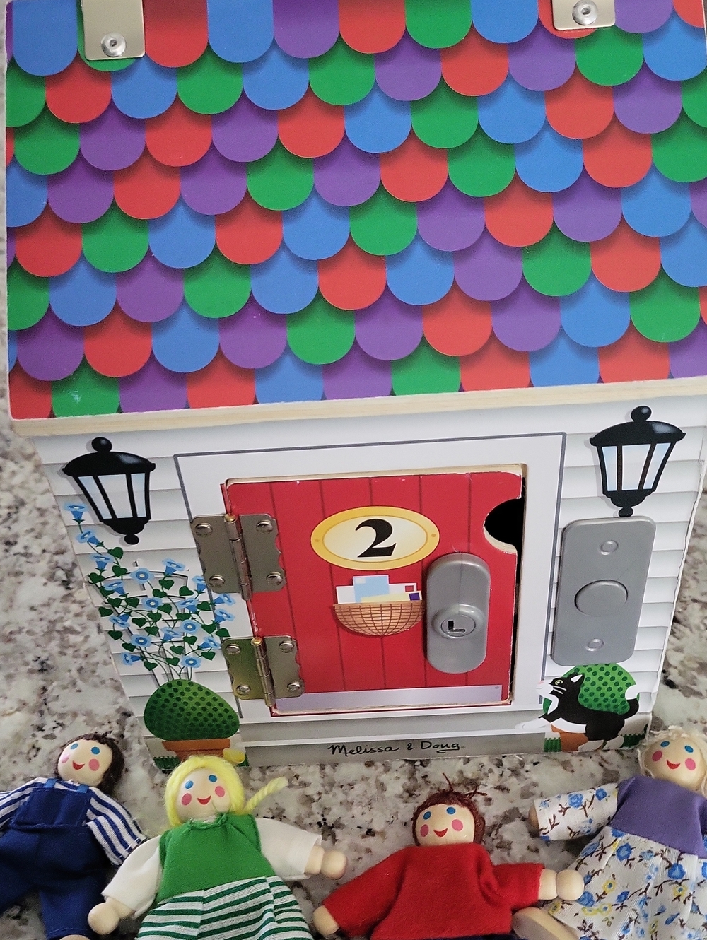 NWOT Melissa & Doug Green Doorbell House Playset with 4 Wooden Dolls & Keys - Picture 4 of 6